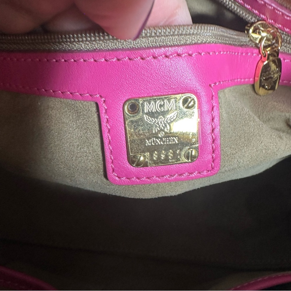 Vintage MCM White and Pink Visetos Leather Lion Boston Bag. - Picture 10 of 11